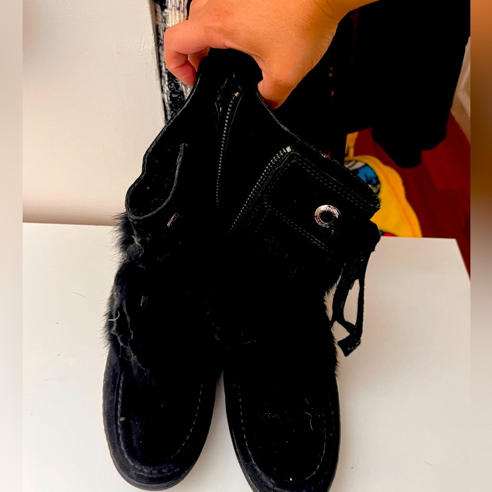 Like new winter boots TOD’S black size 4